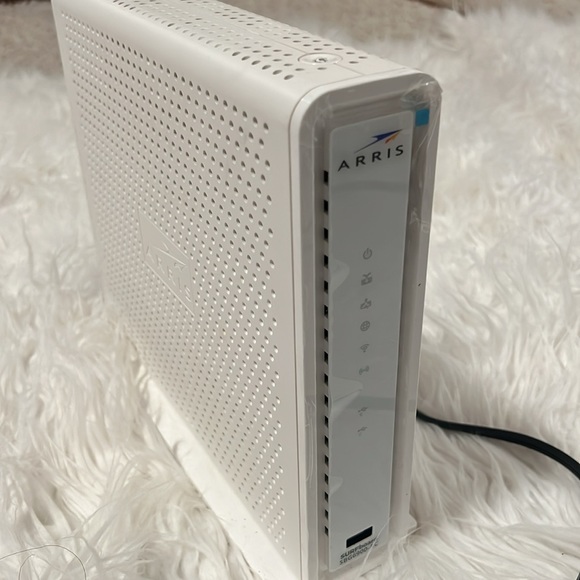 Arris Surfboard - High-Speed Internet Modem - Picture 3 of 7